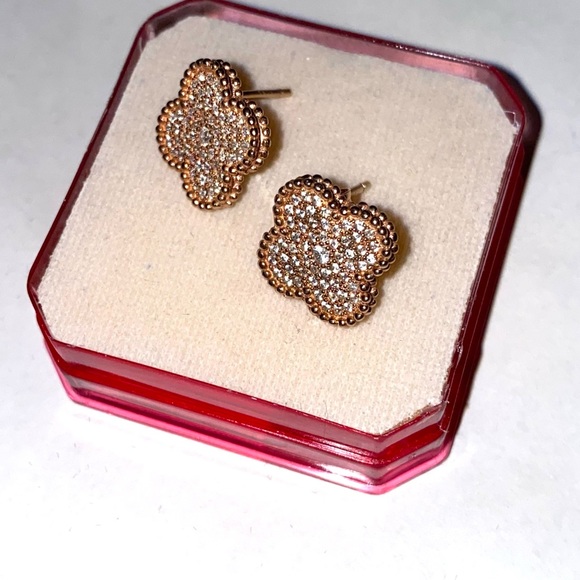 Statement Earring. Rose gold. swarovski encrusted - Picture 4 of 4